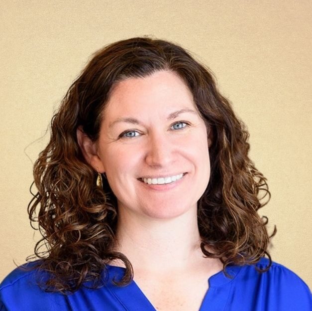 Meet Erica Gilmour, co-founder of Hummingbird Chocolate, an ethical and sustainable bean-to-bar brand - Women of Influence
